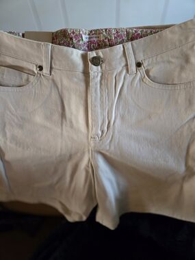 Stretch Women's High-Rise Cream Shorts